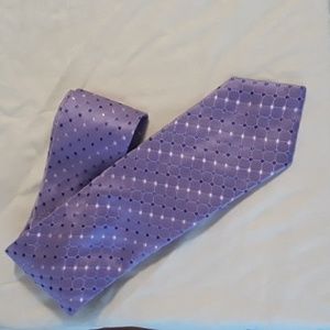 NWOT Geoffrey Beene Mens Designer Tie 100% Silk Purple Dot Necktie.
